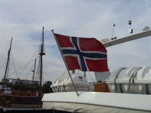 Flagge im Wind im Oslo Hafen, in Norwegen Lebt es sich am besten!